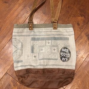 Carpet tote bag